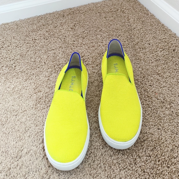 rothys electric lemon